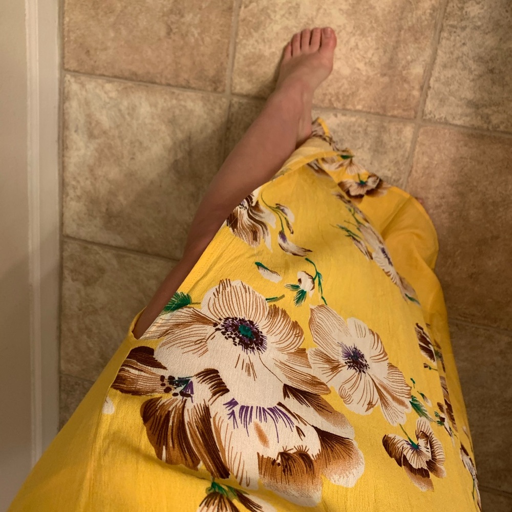yellow Hawaiian 🌺 print dress with a slit! - Picture 7 of 8